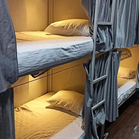 Saffron Dormitory Goregaon East Mumbai Exteriör bild