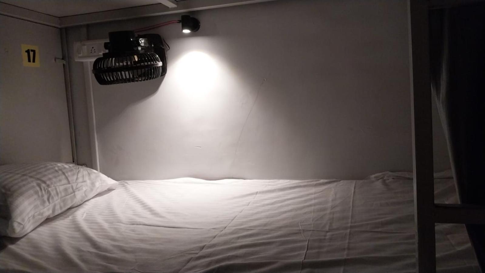 Saffron Dormitory Goregaon East Mumbai Exteriör bild